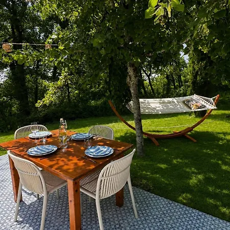Domaine La Vedence, Le Bleu بيت للعطل
